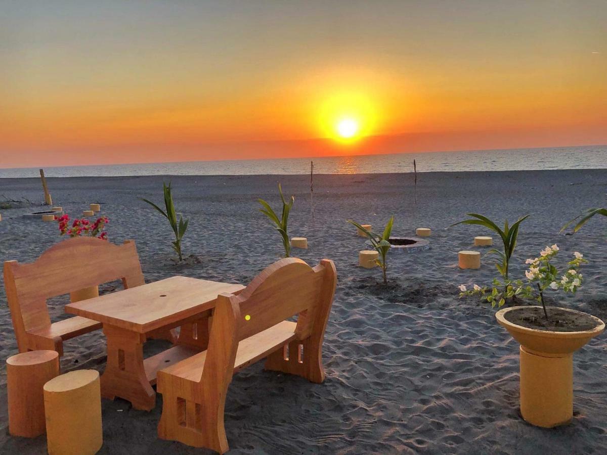 Sea Breeze Beachfront Home And Cottages ซานฮวน ภายนอก รูปภาพ